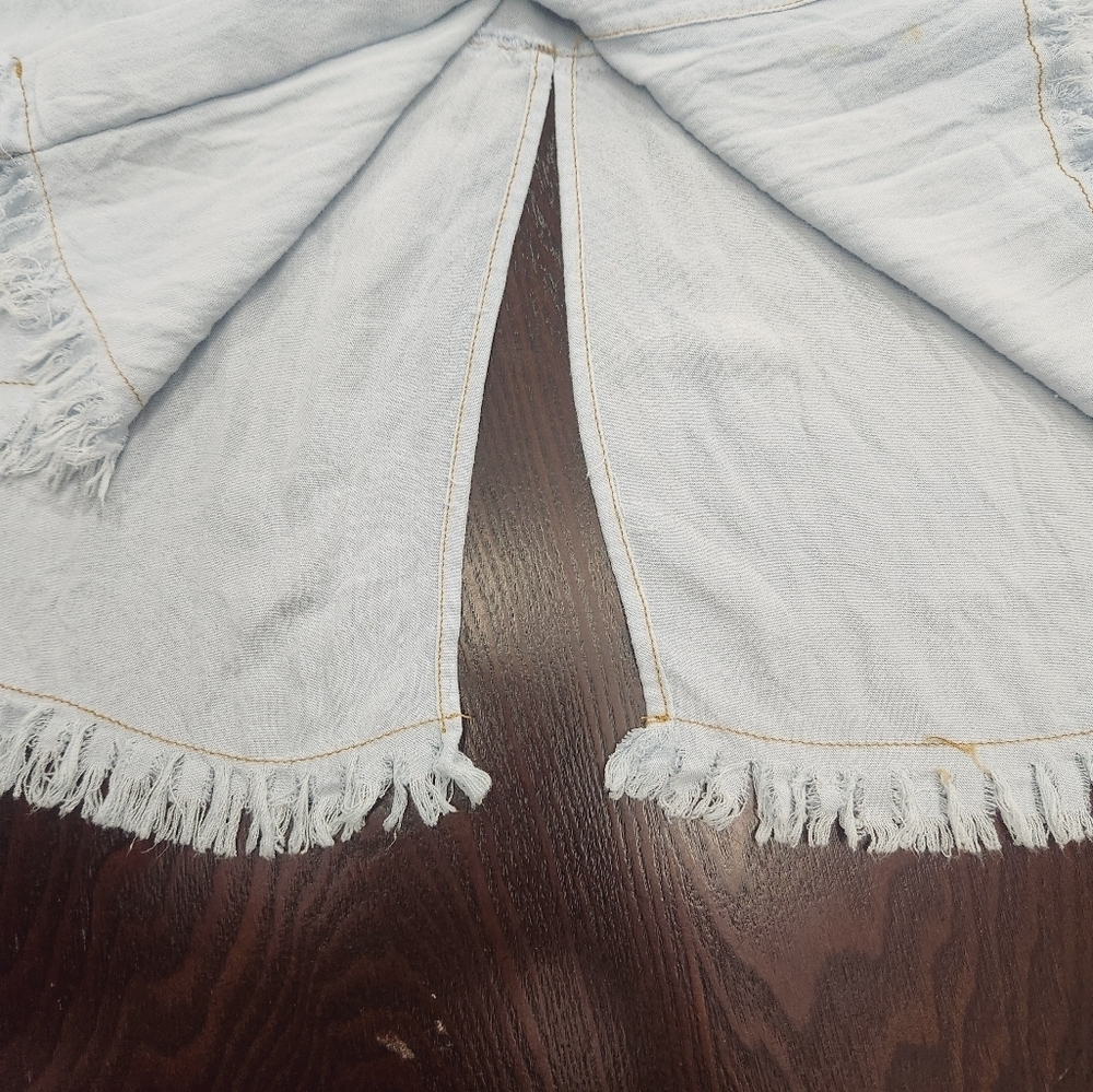 Umgee Women's Sky Blue Roll Up Tabs Sleeve Frayed Hem Button Up Shirt Size L - Picture 7 of 9